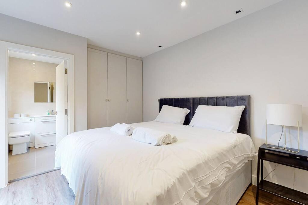 Elegant 2Bed Flat 10Min To Wimbledon Tennis Courts ลอนดอน ภายนอก รูปภาพ