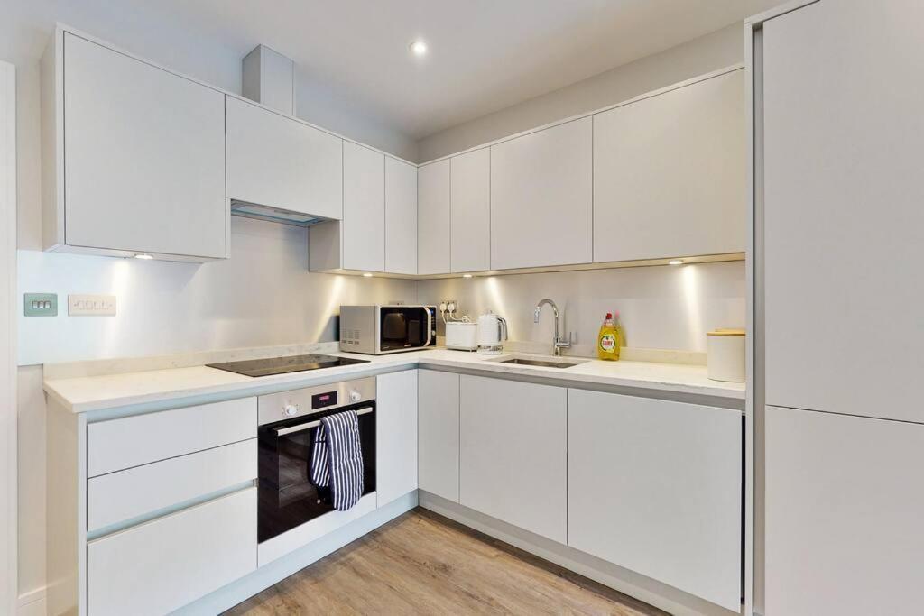 Elegant 2Bed Flat 10Min To Wimbledon Tennis Courts ลอนดอน ภายนอก รูปภาพ